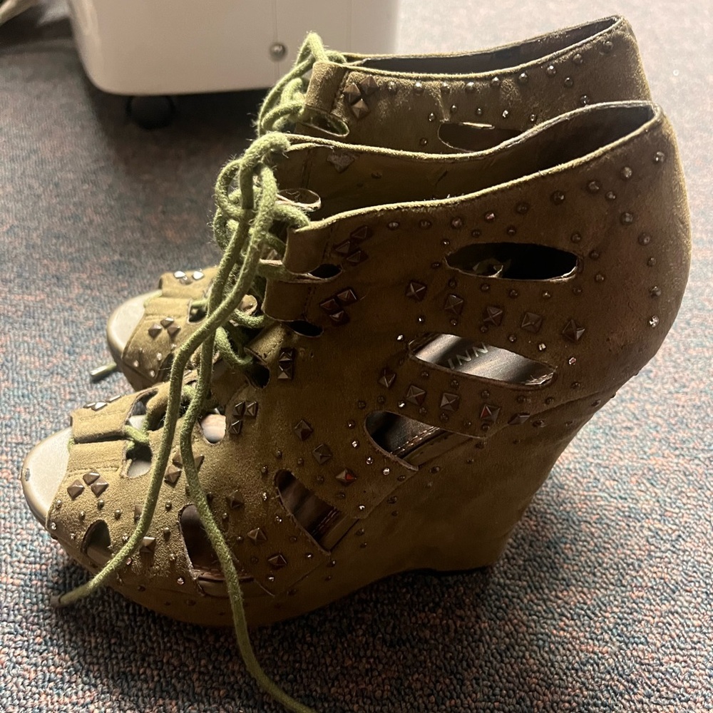 Gianni Bini wedge heels